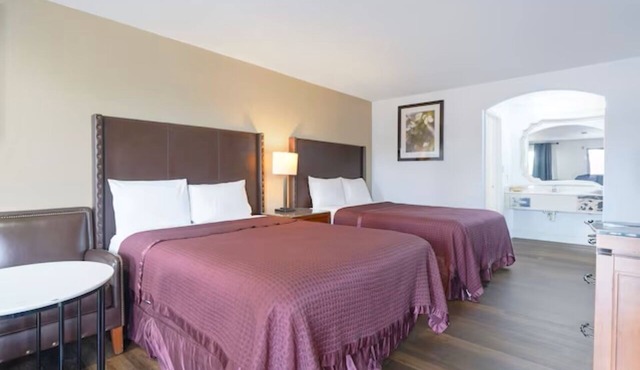 3 Best Deal Rooms: 2 Full Beds Non-Smoking Room off Freeway.