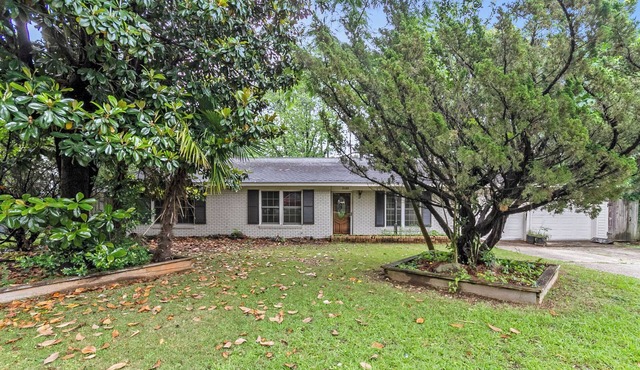 3 Miles from Campus and 1 mile from downtown Tuscaloosa!