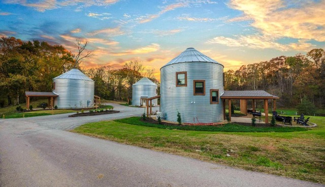 3 Silos Sleeps 12 - Chattanooga - Hot Tubs