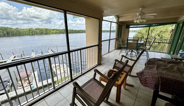 3BR/2BA Welaka Condo on St. Johns River- Magnificent Sunsets