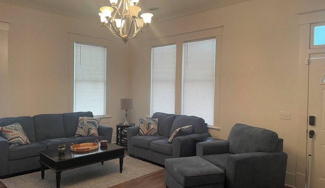 4-bedroom bungalow in amazing Natchitoches with WiFi, AC near Northwestern Univ.