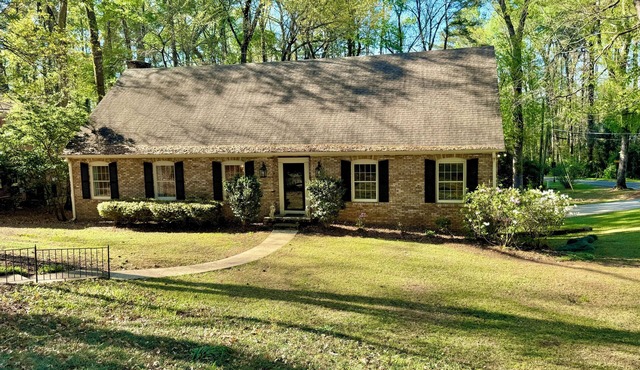 4-bedroom house in the Historic District of Tuscaloosa. Walk to Bryant Denny!