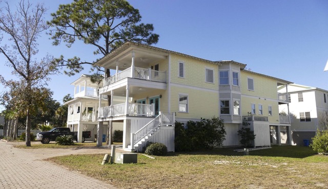 4 BR Charming Southern Style Home - North End - Property Name Villa Charm