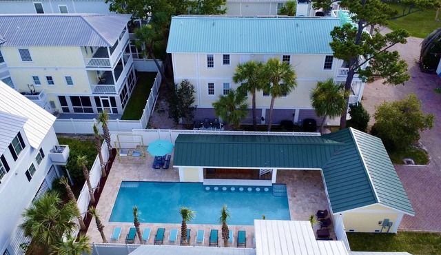 4 BR Southern Style Home w/HUGE Private Pool - Arcade Game Room - Sunset Villa