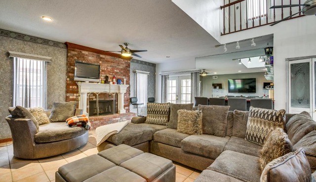 4 Mi to Bourbon St: Spacious Retreat w/Wet Bar!