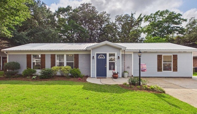 4BR/2BA - near Downtown & Beach in the golf cart district - Pelican's Nest