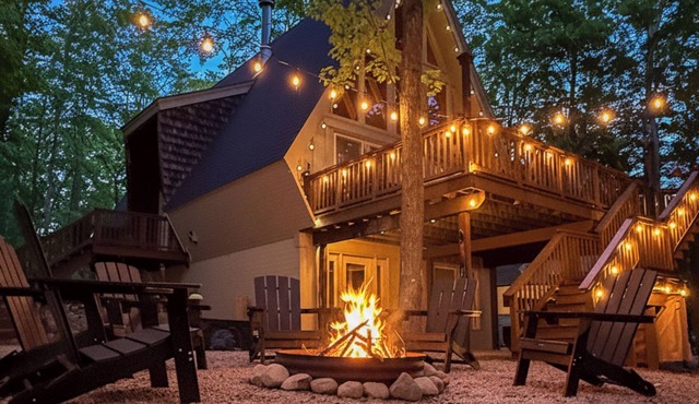 4BR A-Frame at Schuss Mtn | Torch Lake & Pool Access l Sleeps 11