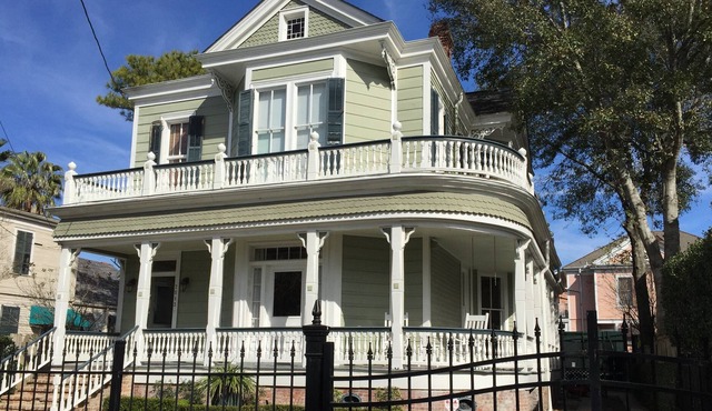 5 Bedroom Short Term Rental 3 full bath Queen Anne Victorian