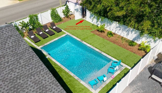 8 BR Compound | 2 Pools, Putting Green + Game Rooms