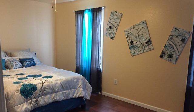 8 min to Bourbon 5 beds 2 full bath