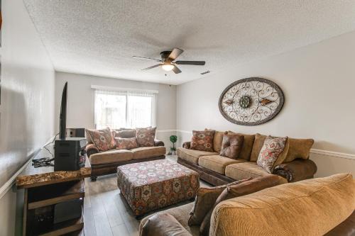9 Mi to Moody AFB: Newly Updated Condo Near Dining