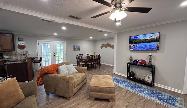 A Quiet Place - King Bed-Covered Patio-2 Bath