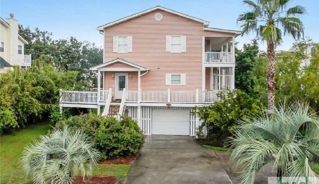 A SHORE THING! Steps from North Beach! Free Golf Cart On Site!