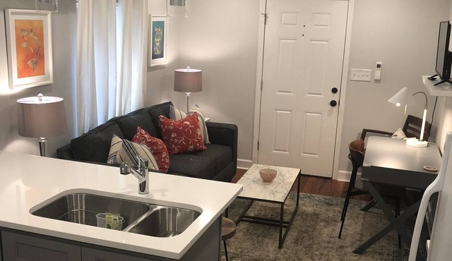 Adorable uptown cottage, just steps to shopping, parade routes, and much more!