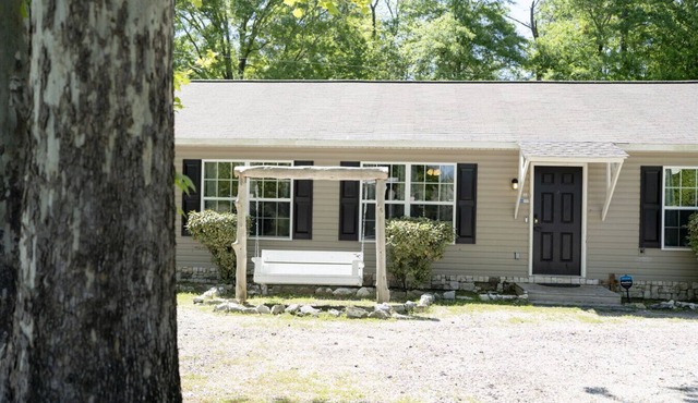 Affordable Cozy Stay 8 Miles From Campus