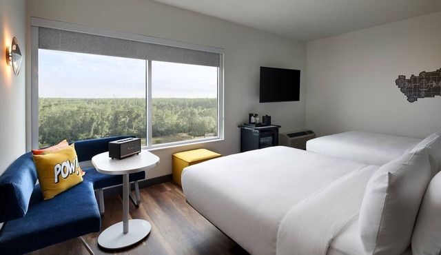Aloft 2 Queen | Aloft Orlando at SeaWorld | Near EPIC Universe