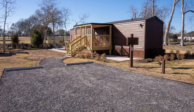 Amelia's Hidden Hideaway/quiet cottage located in Broussard, La.
