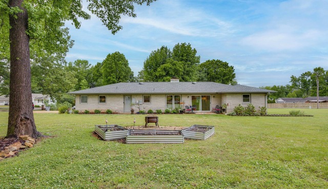 Angler-Friendly Retreat Near Tennessee River