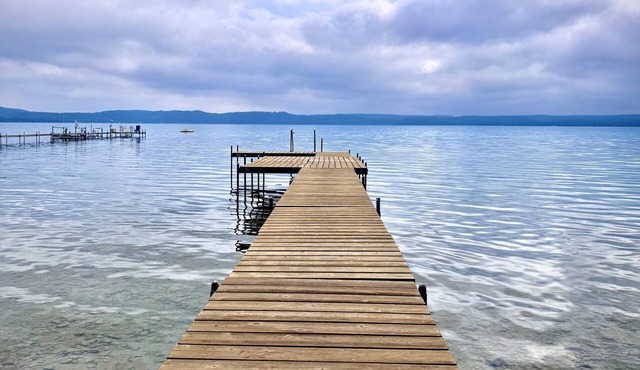 Annex Pet Friendly Waterfront Cottage within walking distance to Glen Arbor!