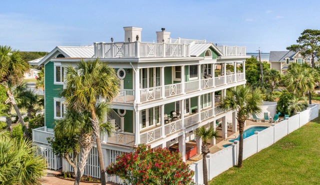 Antebellum Tybee Beach Mansion| Pool, Hot Tub & Elevator