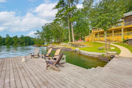 'Arcade Cove' - Renovated Lake Martin Home w/Dock