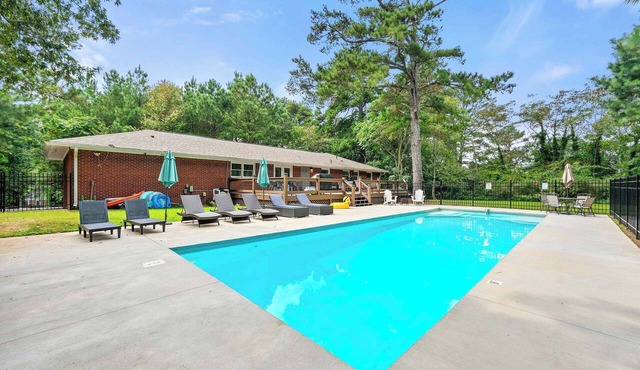 ATL airport pool villa, sleeps 10