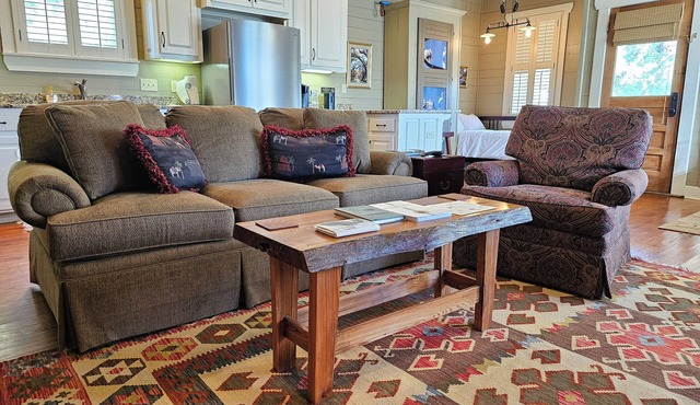 Ayres Cottage by Louisiana Hospitality Group