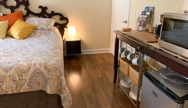 Bamboo Room Oasis Private King Guest Suite 5 Min to Beach & Casinos!