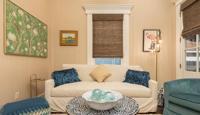 Bay St. Louis Cottage located less than a mile from Downtown!