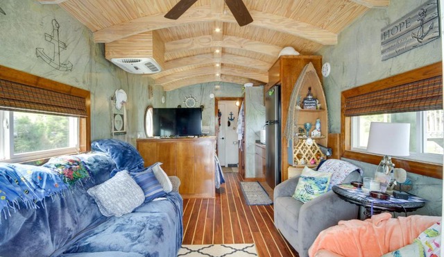 Bay St Louis Houseboat 6 Mi to Old Town & Beach!