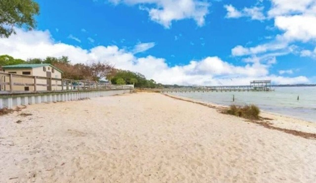 Bay View Cottage 1-Min Walk to Beach