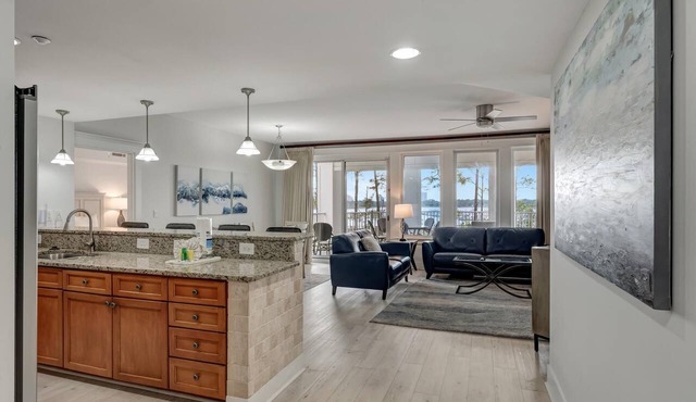 Bayfront 3BR/3BA Lasata Condo w/Oversized Balcony