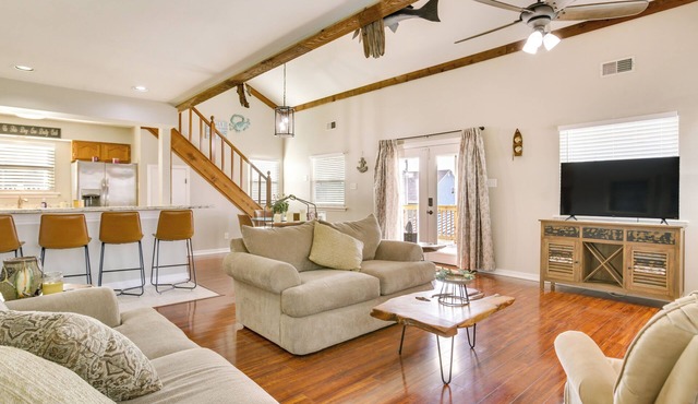 Bayou Bliss: Barataria Waterfront Getaway w/Dock!