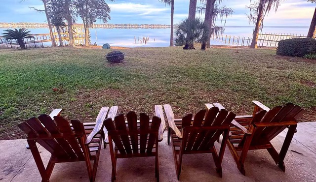 Bayside Bliss-Private Beach and large back porch