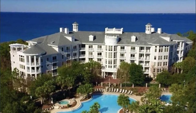 Baytowne Bliss - Luxury Condo with Resort Pool & Shuttle