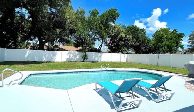 Beach House, Pool, Garage, 10 Min to Beach