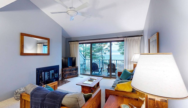 Beachfront condo with beach access, fireplace, balcony, washer/dryer & views