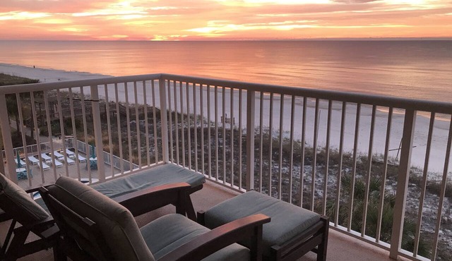 🏖Beachfront Retreat on Perdido Key. Two Pools, Hot Tub, and Gym🏖