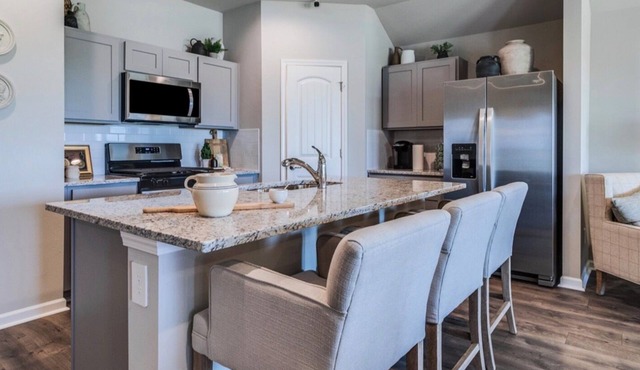 Beautiful 3-bedroom house in charming Lake Charles with AC,and 2 full bathrooms.