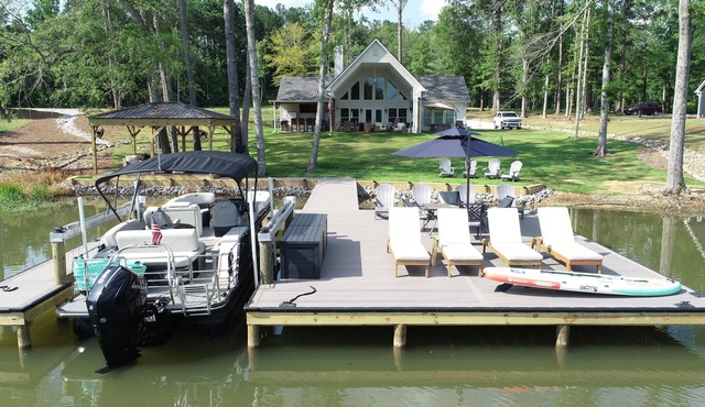 Beautiful 4-bedroom Lakefront Retreat Located in Peaceful Cove at Lake Martin!