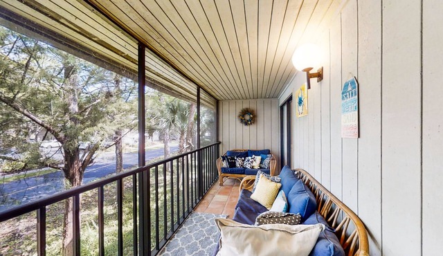 Beautiful condo with pool, tennis, golf, balcony, streaming & W/D