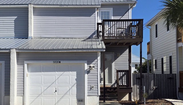 Beautiful Home less than 2 blocks to beach access
