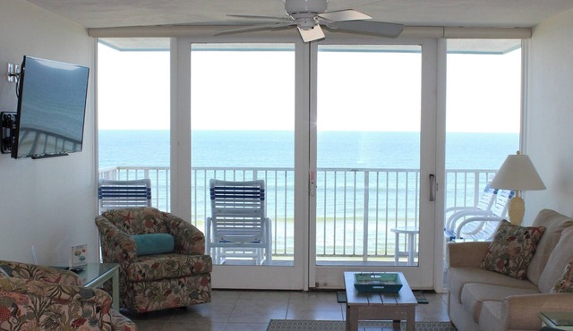 Beautiful New Smyrna Beach Super Clean, Updated 2/2 DIRECT OCEANFRONT, No Dr Bch