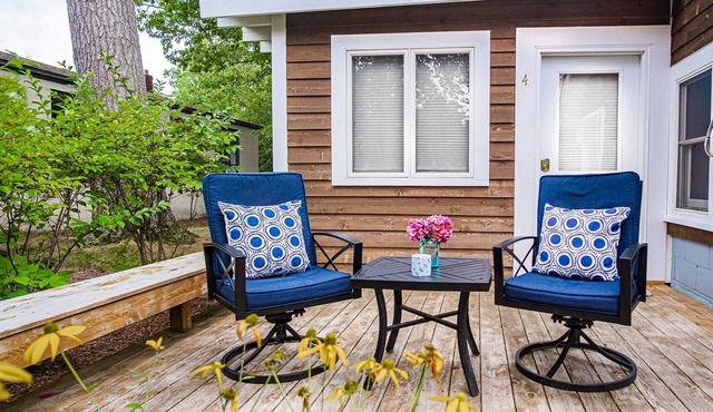 Beautiful suite located on iconic M-22 in downtown Glen Arbor