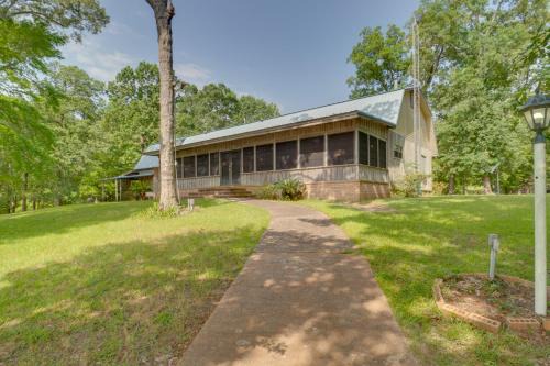 Beautiful Toledo Bend Retreat w/Private Dock