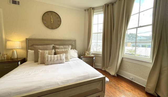 Beautifully Restored Historic Gold Home 7 mins FQ!