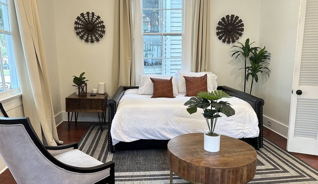 Beautifully Restored New Orleans Big Balcony Home - 7 Minutes to French Quarter!