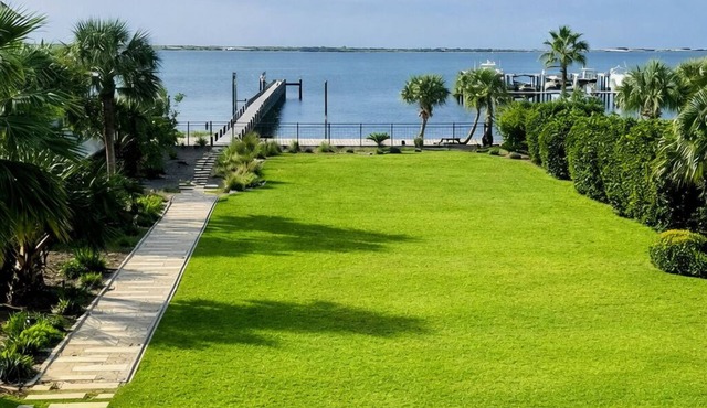 Bella Villa Waterfront Suite- Water Views!