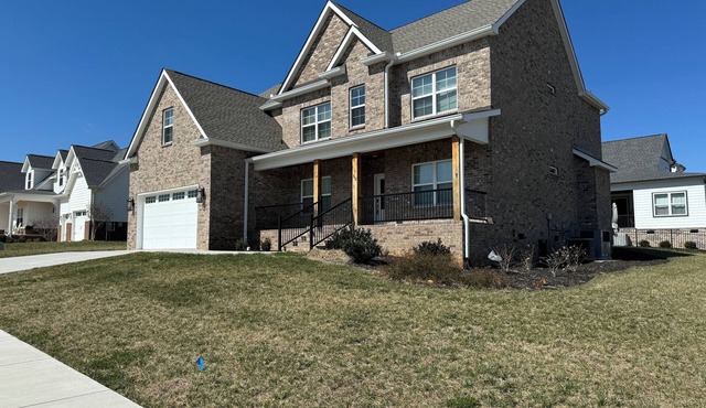 Best Day Yet! Spacious 5-bedroom house in Twin Creeks Village
