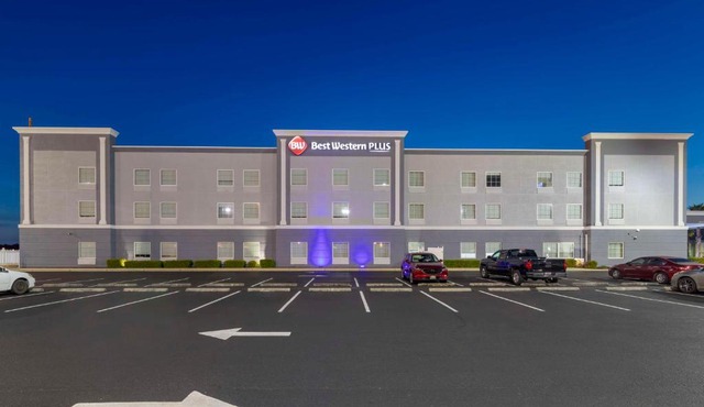 Best Western Plus Brunswick Inn & Suites